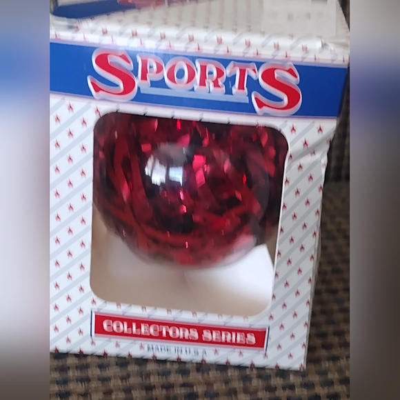 Chicago Bulls Collectors Series Ornament - Picture 4 of 9